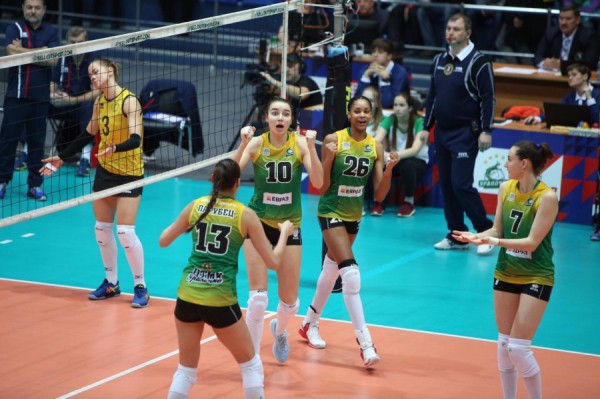 Волейбол: &laquo;Уралочка&raquo; одержала победу в заключительном матче регулярного чемпионата