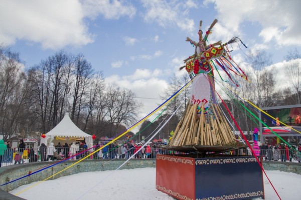 Чучело Масленицы сгорит в уральской столице в первое воскресенье марта