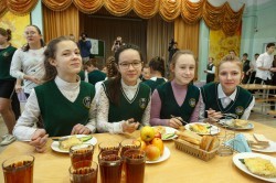 Школьники Екатеринбурга получают правильное питание