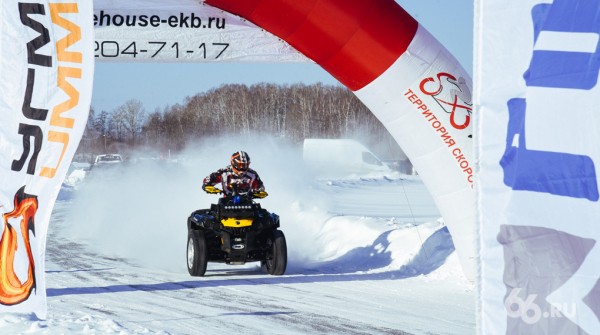 Сергей Карякин устроил гонки на льду Верх-Исетского пруда. Фото Сергей Карякин устроил гонки на льду Верх-Исетского пруда. Фото