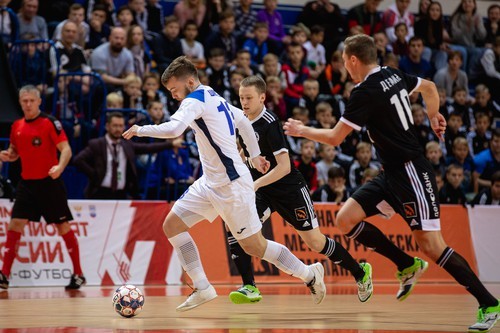 Мини-футбол: «Синара» уступила лидеру чемпионата России