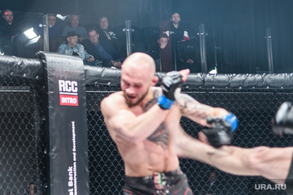 РМК привезла в Екатеринбург статусных американских промоутеров. Бой за миллион долларов закончился драмой. ФОТО РМК привезла в Екатеринбург статусных американских промоутеров. Бой за миллион долларов закончился драмой. ФОТО