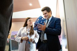 Глава Екатеринбурга открыл обновлённую школу на Уралмаше