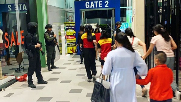 В Таиланде военный расстрелял сослуживцев и десятки посетителей торгового центра. Все, что известно