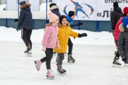 Конькобежный спорт: школьники и студенты вышли на «Лёд надежды нашей»