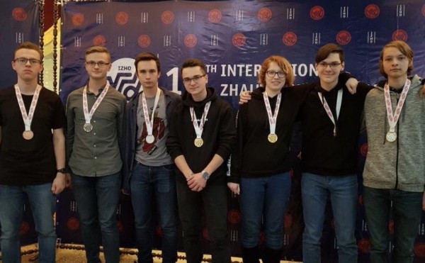 Екатеринбургские школьники отличились на международной олимпиаде Екатеринбургские школьники отличились на международной олимпиаде