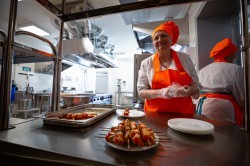 Глава Екатеринбурга открыл обновлённую школу на Уралмаше