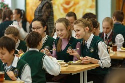 Школьники Екатеринбурга получают правильное питание