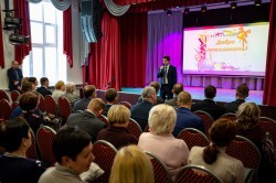 Глава Екатеринбурга открыл обновлённую школу на Уралмаше