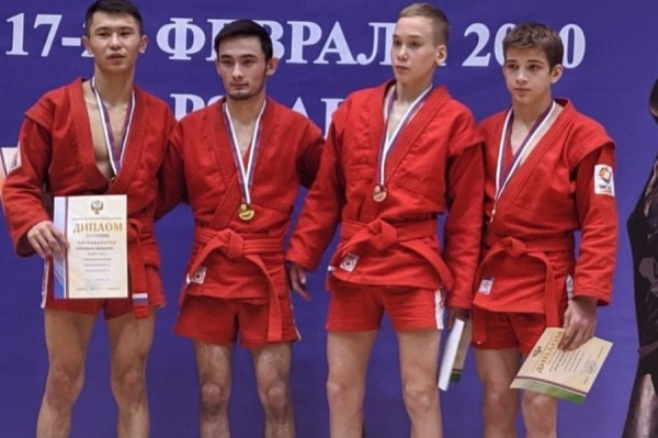 Самбо: юниоры Екатеринбурга возвращаются домой с россыпью медалей