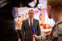 Глава Екатеринбурга открыл обновлённую школу на Уралмаше