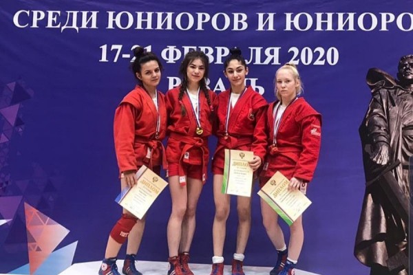 Самбо: юниоры Екатеринбурга возвращаются домой с россыпью медалей