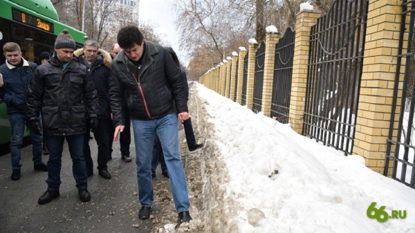 Мэр объявил о массовых увольнениях из-за плохой уборки снега. В отставку отправили главу района