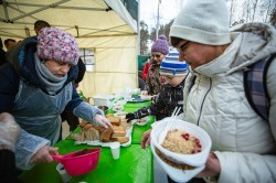 Горожане отметили День защитника Отечества в парке Маяковского