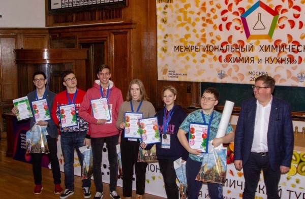 Вторые из 38: школьники Екатеринбурга на межрегиональном химическом турнире