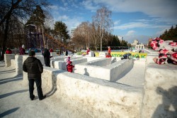 Горожане отметили День защитника Отечества в парке Маяковского