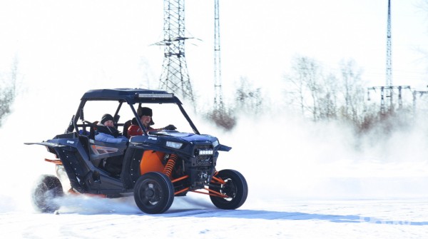 Сергей Карякин устроил гонки на льду Верх-Исетского пруда. Фото Сергей Карякин устроил гонки на льду Верх-Исетского пруда. Фото