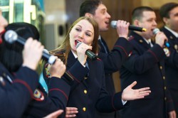 Пассажиры Екатеринбургского метро стали зрителями и слушателями Пассажиры Екатеринбургского метро стали зрителями и слушателями