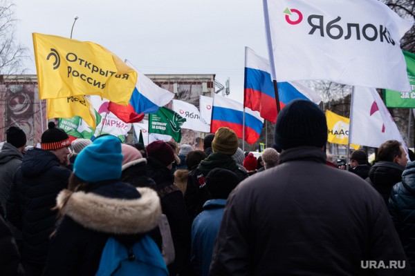 На митинге в память Немцова в Екатеринбурге создали движение, которое пойдет во власть. Его лидер — депутат с уголовным прошлым. ФОТО, ВИДЕО