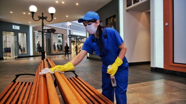 Торговые центры в Екатеринбурге перестроили работу в карантин. Как понять, безопасно ли там