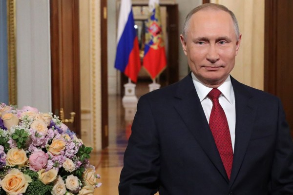 Владимир Путин пожелал счастья и любви российским женщинам