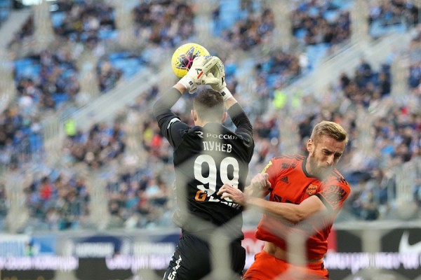 Футбол: «Урал» разгромно проиграл лидеру чемпионата России