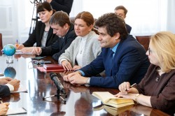 Александр Высокинский встретился с генконсулом КНР в Екатеринбурге Александр Высокинский встретился с генконсулом КНР в Екатеринбурге