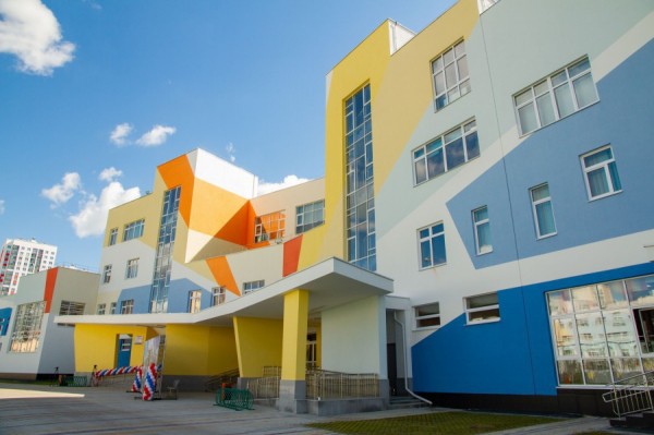 Школы уральской столицы переходят на дистанционное обучение, детсады продолжают работать штатно