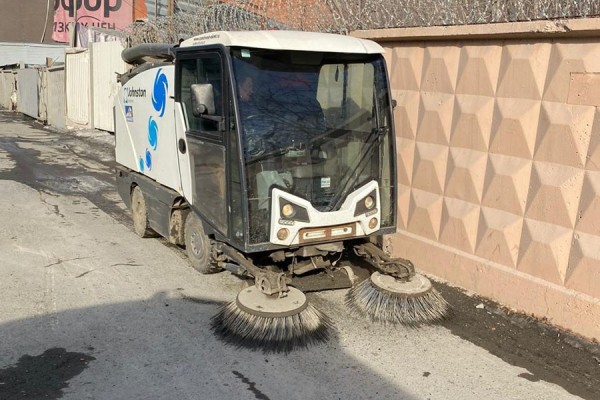 Коммунальщики вывели на подсохшие дороги и тротуары вакуумную технику Коммунальщики вывели на подсохшие дороги и тротуары вакуумную технику