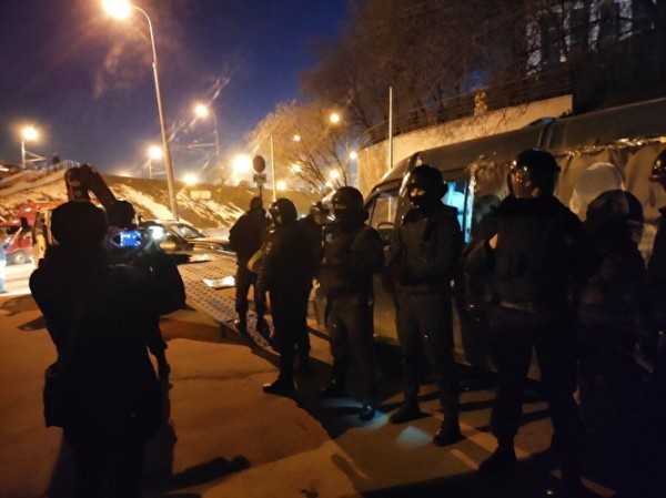 В Москве около радиоактивного могильника произошло столкновение активистов и ОМОН В Москве около радиоактивного могильника произошло столкновение активистов и ОМОН