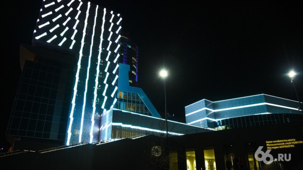 На неделю фасад Ельцин Центра отдадут медиахудожникам со всего мира. Посмотрите, как это будет красиво