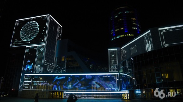 На неделю фасад Ельцин Центра отдадут медиахудожникам со всего мира. Посмотрите, как это будет красиво