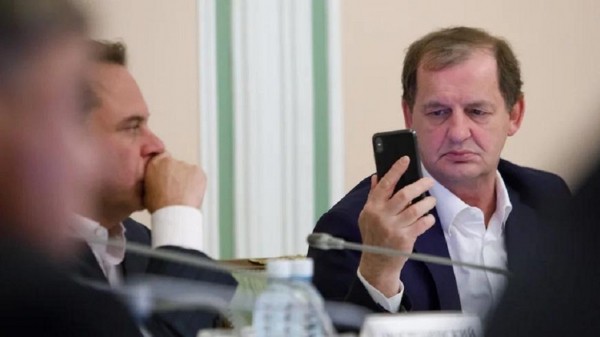 Евгений Куйвашев вручил Андрею Симановскому медаль за заслуги перед Отечеством