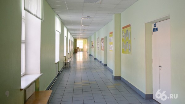 Минпросвещения рекомендовало всем школам перейти на дистанционное обучение