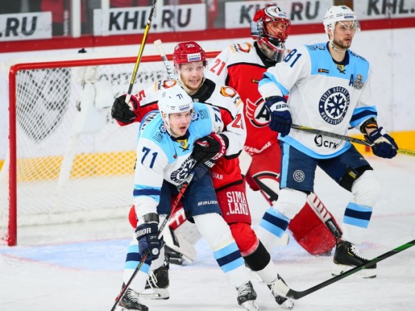 В тяжелейшем матче уступаем “Сибири”