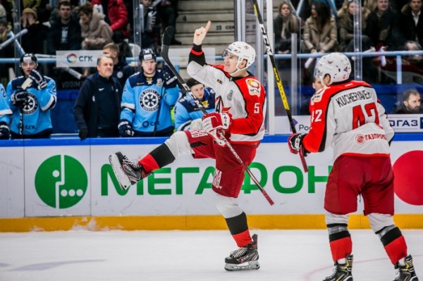 Хоккей: «Автомобилист» разгромил «Сибирь» в четвертом матче серии плей-офф