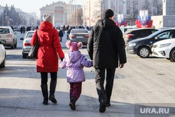 В России стали меньше усыновлять детей. Отличился уральский регион