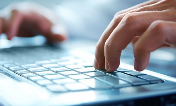 Минтруд разъяснил порядок оплаты больничных для россиян на карантине