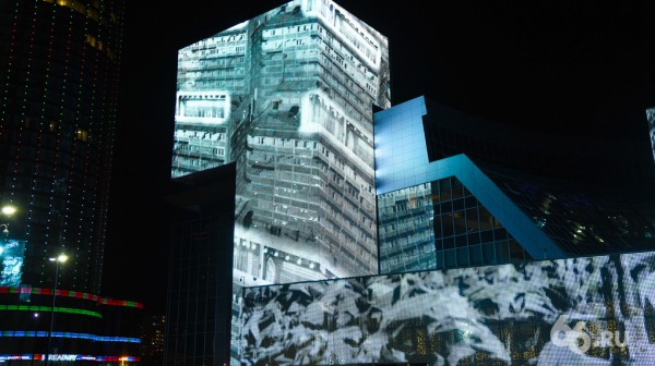 На неделю фасад Ельцин Центра отдадут медиахудожникам со всего мира. Посмотрите, как это будет красиво