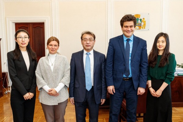 Александр Высокинский встретился с генконсулом КНР в Екатеринбурге Александр Высокинский встретился с генконсулом КНР в Екатеринбурге