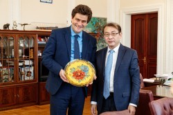 Александр Высокинский встретился с генконсулом КНР в Екатеринбурге Александр Высокинский встретился с генконсулом КНР в Екатеринбурге