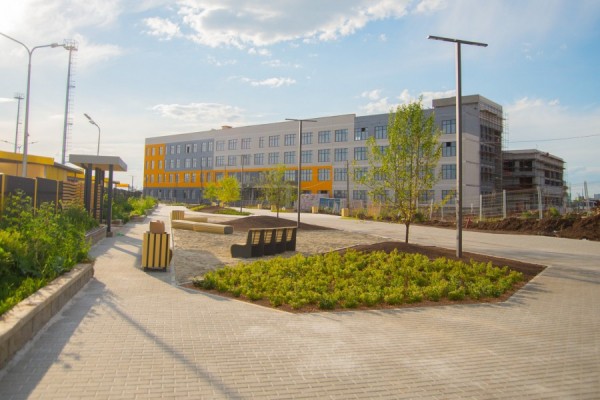 Презентация школы № 215: современные условия для детей микрорайона Солнечного