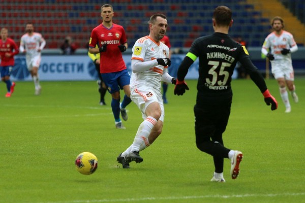 Футбол: «Урал» упустил победу над ЦСКА за три минуты до свистка