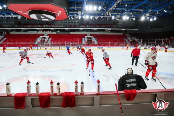 "Автомобилист" провел открытую тренировку для СМИ перед плей-офф