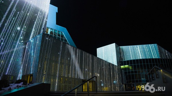 На неделю фасад Ельцин Центра отдадут медиахудожникам со всего мира. Посмотрите, как это будет красиво