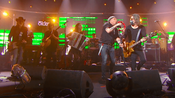 Сегодня пройдет первое выступление Вячеслава Бутусова в VR-формате. Этот и еще 8 лучших онлайн-концертов Сегодня пройдет первое выступление Вячеслава Бутусова в VR-формате. Этот и еще 8 лучших онлайн-концертов