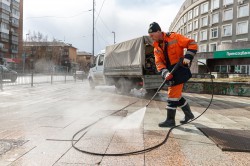 Весенняя генеральная уборка: станет чисто и на Малышева, и в Истоке