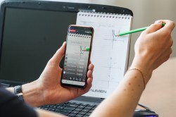 Всегда на связи: учитель гимназии № 37 проводит онлайн-уроки в Инстаграм