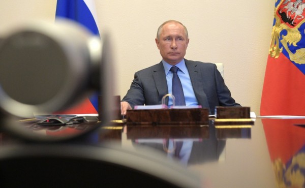 Владимир Путин поручил Правительству снизить первый взнос по ипотеке Владимир Путин поручил Правительству снизить первый взнос по ипотеке