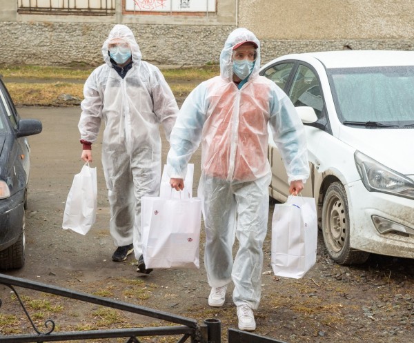 “Автомобилист” вместе с болельщиками передал продуктовые наборы ветеранам “Автомобилист” вместе с болельщиками передал продуктовые наборы ветеранам